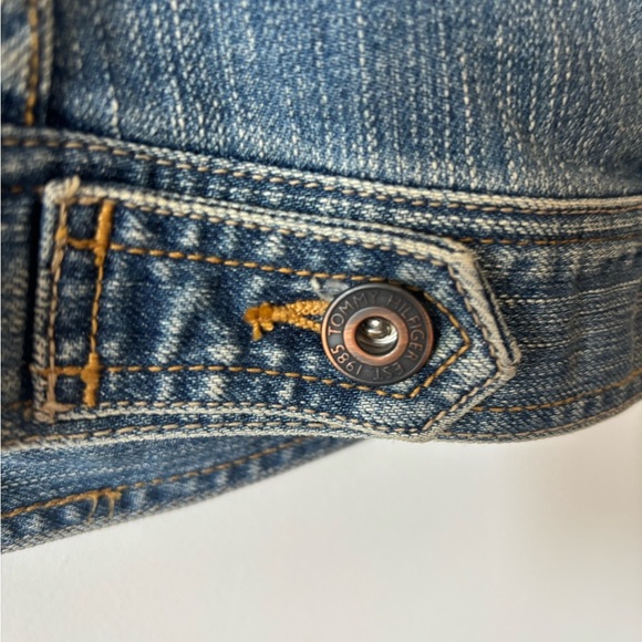 Tommy Hilfiger Distressed 90's Denim Vest Women's Size Medium 2 pocket Button - Picture 7 of 9